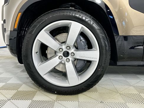 Used 2026 Land Rover Defender 110 X-Dynamic SE image 9