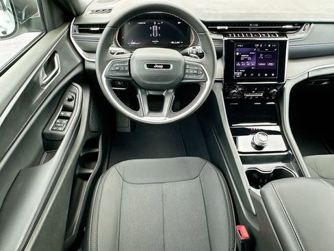 New 2025 Jeep Grand Cherokee Laredo image 15