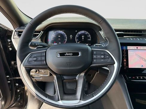 New 2025 Jeep Grand Cherokee Limited w/ Black Appearance Package RWD image 33