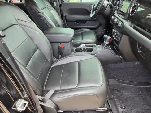 Used 2021 Jeep Wrangler Unlimited Sahara AWD/4WD image 13