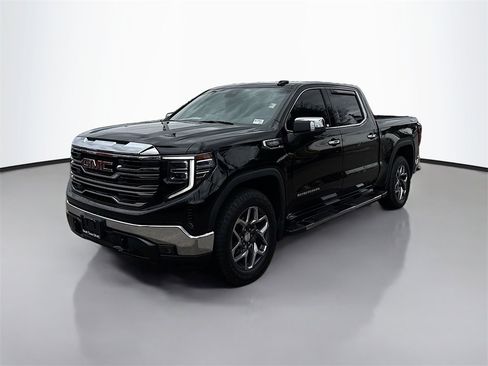 Used 2023 GMC Sierra 1500 SLT image 3