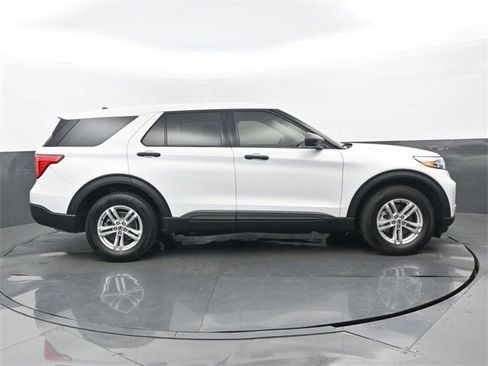 Used 2022 Ford Explorer 4WD w/ Class IV Trailer Tow Package image 2