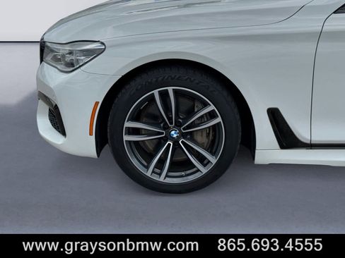 Used 2018 BMW 750i RWD image 9