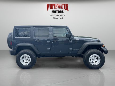 Used 2017 Jeep Wrangler Unlimited Rubicon w/ Connectivity Group AWD/4WD image 6