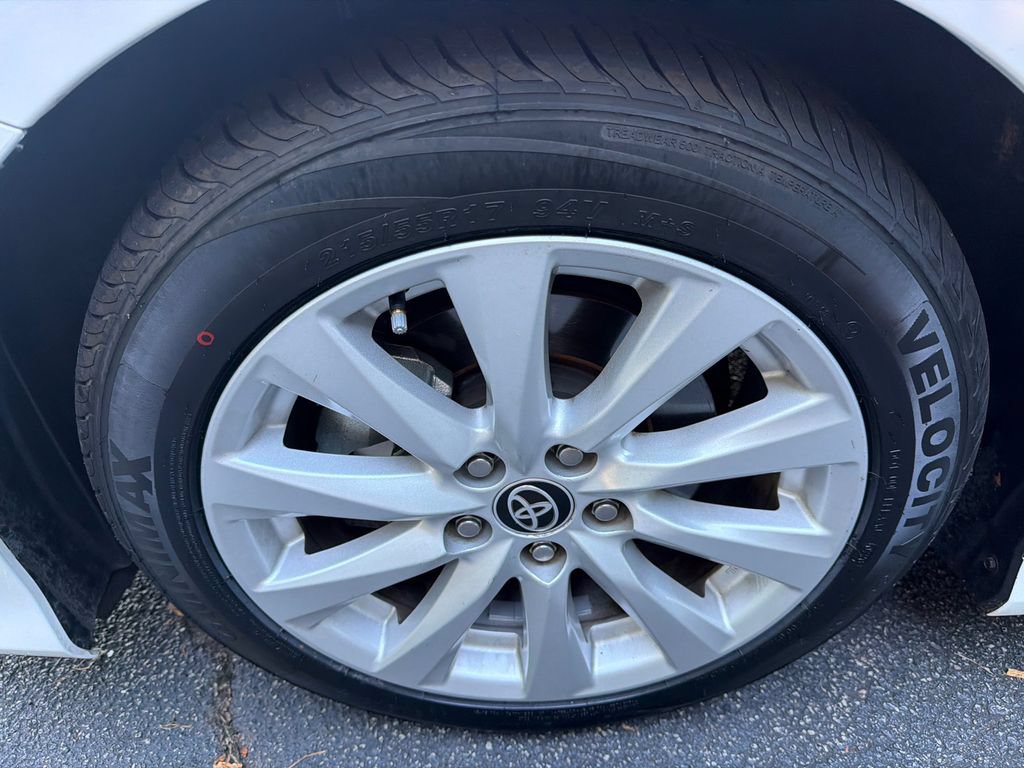 Used 2020 Toyota Camry LE w/ Convenience Package FWD image 11
