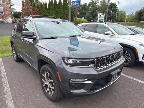 Used 2025 Jeep Grand Cherokee Limited AWD/4WD image 15