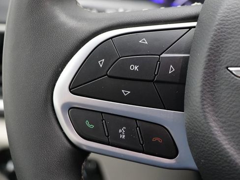 Used 2024 Chrysler Pacifica Touring-L FWD image 18