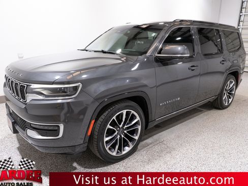 Used 2022 Jeep Wagoneer Series III w/ Premium Group I AWD/4WD image 2