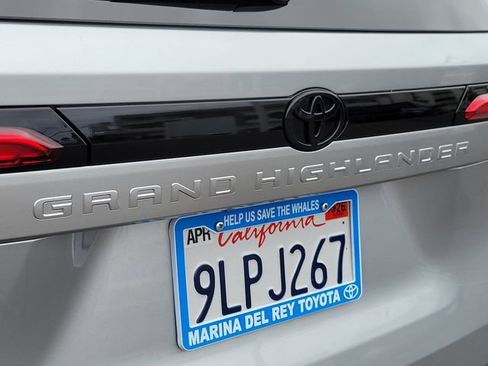 Used 2024 Toyota Grand Highlander FWD image 25