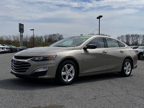 Used 2022 Chevrolet Malibu LS FWD image 2