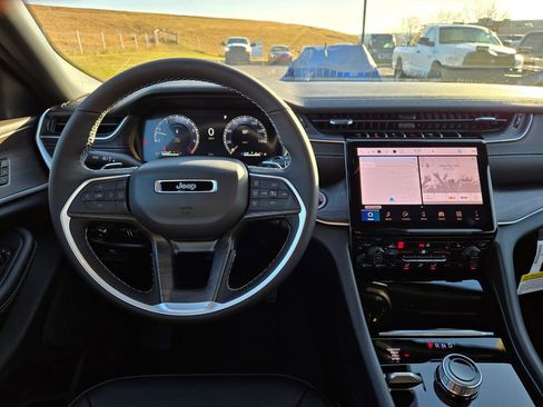 New 2025 Jeep Grand Cherokee Limited image 17