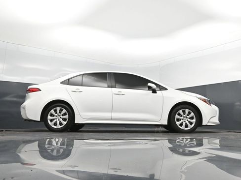 Used 2022 Toyota Corolla LE FWD image 44