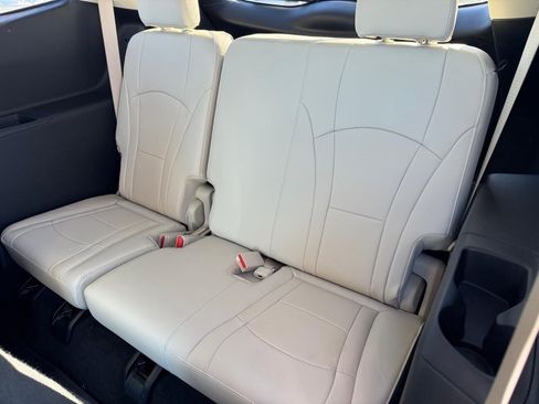 Used 2024 Buick Enclave Essence w/ Technology Package image 7