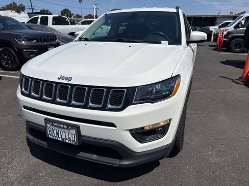 Used 2019 Jeep Compass Latitude w/ Popular Equipment Group FWD image 3