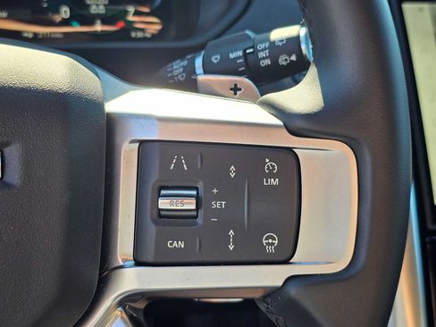 Used 2025 Land Rover Discovery S AWD/4WD image 29