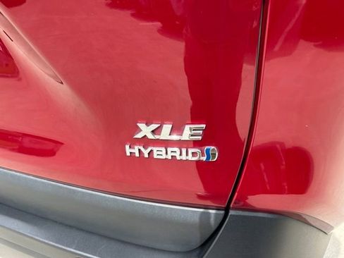 Used 2022 Toyota RAV4 XLE w/ Convenience Package AWD/4WD image 5