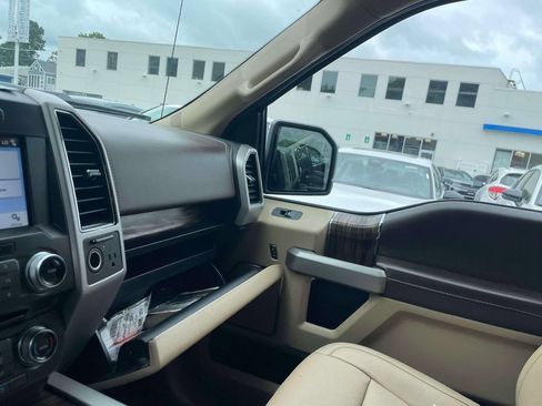 Used 2018 Ford F150 Lariat w/ Equipment Group 502A Luxury AWD/4WD image 32