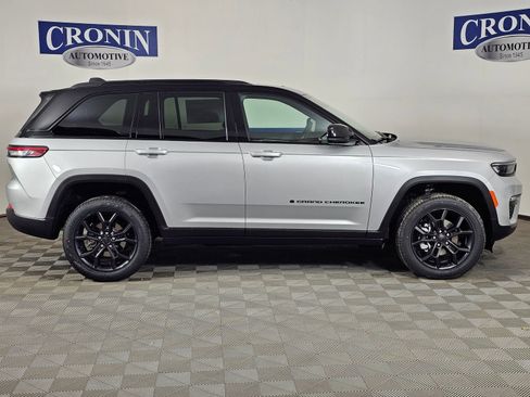 New 2025 Jeep Grand Cherokee Limited image 6