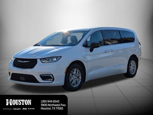 Used 2024 Chrysler Pacifica Touring-L image 8