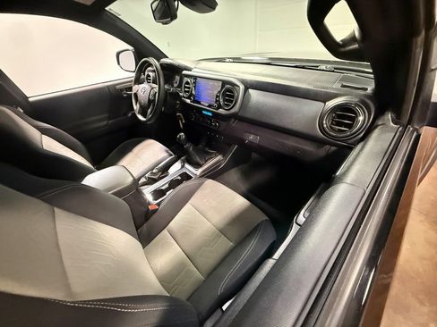 Used 2021 Toyota Tacoma TRD Off-Road w/ Technology Package image 61