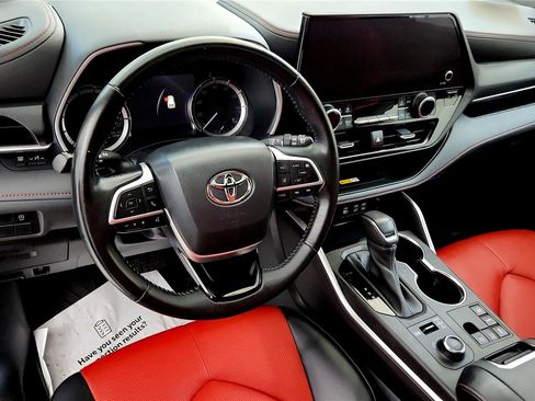 Used 2023 Toyota Highlander XSE image 25