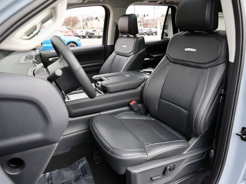 Used 2025 Ford Expedition Platinum w/ Driver's Package image 18