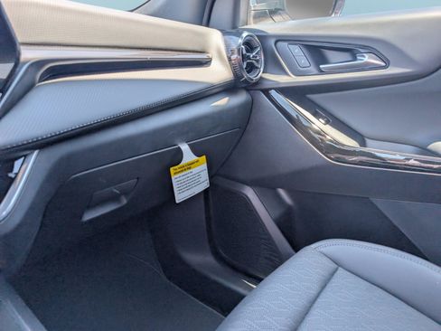 New 2026 Chevrolet Equinox LT w/ Convenience Package II FWD image 29