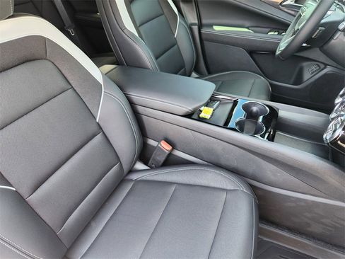 New 2025 Chevrolet Blazer EV LT image 9