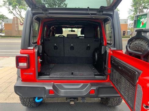 Used 2023 Jeep Wrangler Unlimited AWD/4WD image 9