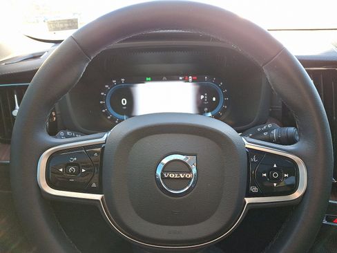 Certified 2023 Volvo XC60 B5 Ultimate w/ Climate Package image 18