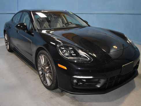 Used 2023 Porsche Panamera 4 Platinum Edition image 22
