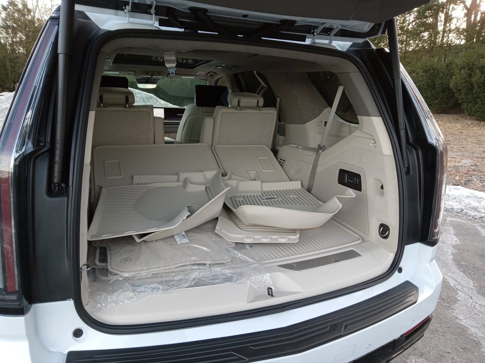 Certified 2026 Cadillac Escalade Platinum Sport w/ LPO, ONYX Package AWD/4WD image 26