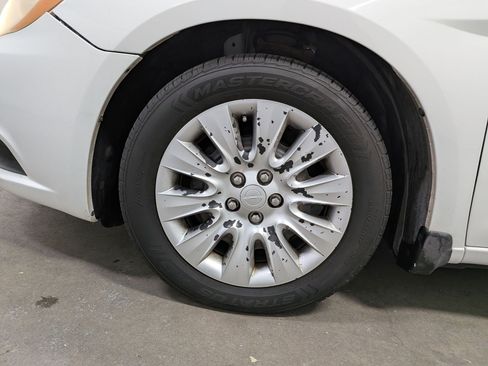 Used 2014 Chrysler 200 LX FWD image 14