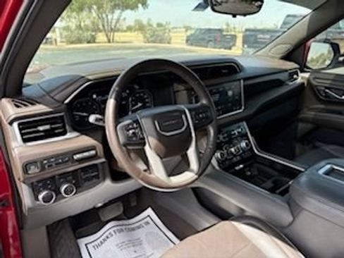 Used 2021 GMC Yukon XL Denali w/ Denali Premium Package AWD/4WD image 8
