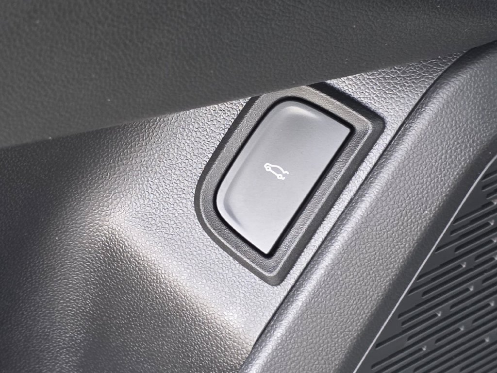 Used 2026 Chevrolet Equinox LT w/ Convenience Package II FWD image 31