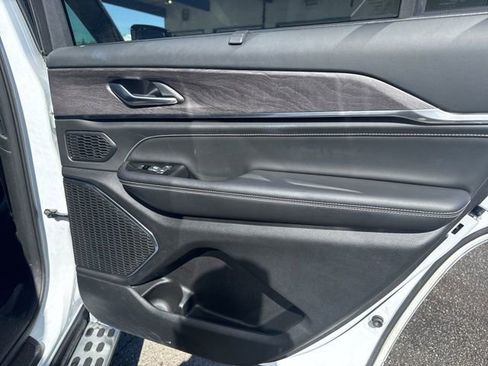 Used 2023 Jeep Grand Cherokee L Overland w/ Advanced Protech Group III image 10