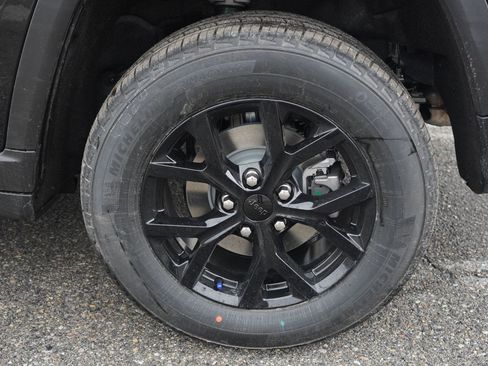 New 2026 Jeep Grand Cherokee Altitude image 11