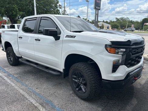 Used 2025 Chevrolet Silverado 1500 Custom Trail Boss w/ LPO, Dark Essentials Package AWD/4WD image 2