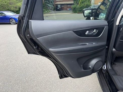 Used 2019 Nissan Rogue SL w/ Premium Package AWD/4WD image 29