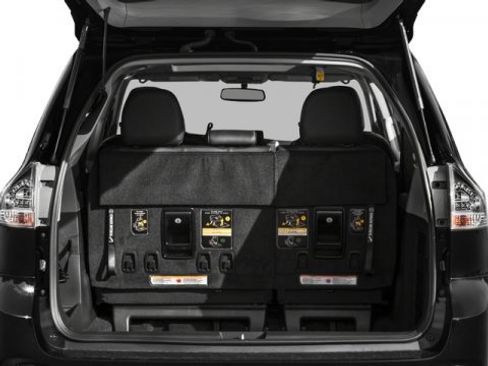 Used 2016 Toyota Sienna SE image 12