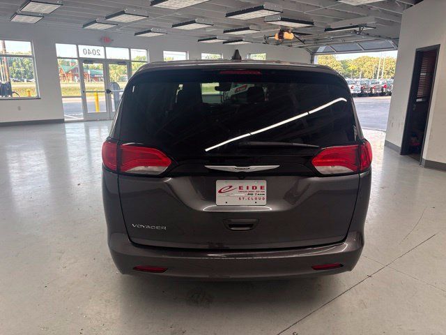 Used 2023 Chrysler Voyager LX FWD image 7