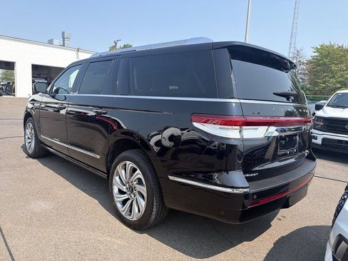 Certified 2024 Lincoln Navigator L Reserve AWD/4WD image 4