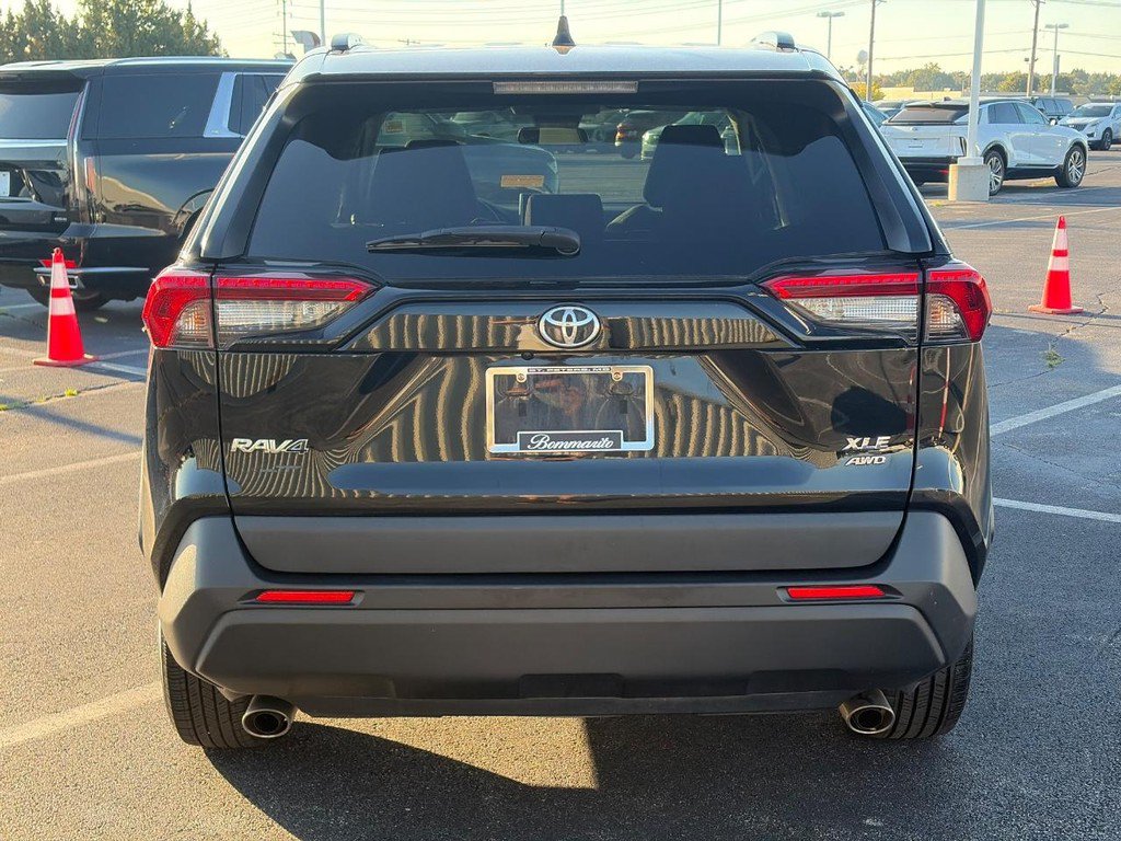 Used 2023 Toyota RAV4 XLE AWD/4WD image 4
