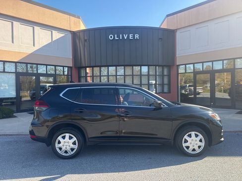 Used 2019 Nissan Rogue S image 8