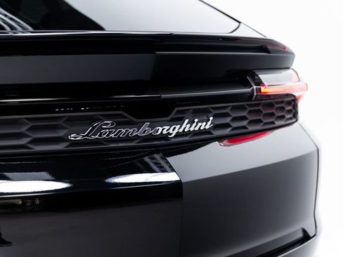 Used 2025 Lamborghini Urus SE AWD/4WD image 94