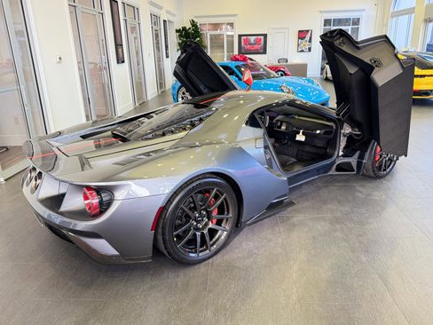 Used 2019 Ford GT Carbon Series image 24