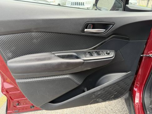 Used 2018 Toyota C-HR XLE FWD image 9