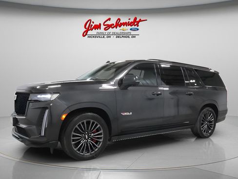 Used 2024 Cadillac Escalade ESV V w/ LPO, ONYX Package AWD/4WD image 2