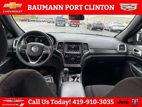 Used 2018 Jeep Grand Cherokee Laredo RWD image 12