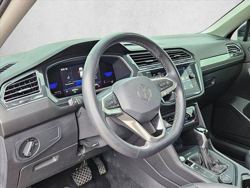 Used 2022 Volkswagen Tiguan SE AWD/4WD image 10